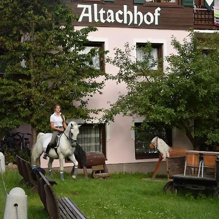 Altachhof 3*